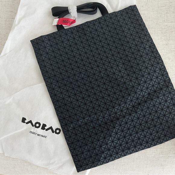 Bao Bao Issey Miyake Crispy Tote Bag - Picture 5 of 5